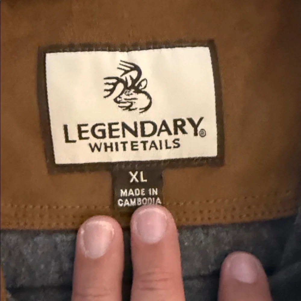 Legendary Whitetails Men’s Flannel - Picture 2 of 3